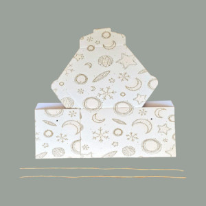 5 Pz Scatola per Confezioni Regalo Porta Panettone Alto in Carta Grafica White Segreto con Cordini 210x210H210mm [e0863a3e]