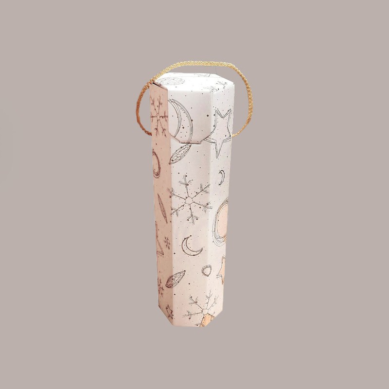 Scatola Astuccio Porta 1 Bottiglia 750 ml Vino e Olio esagonale con cordino in cartoncino grafica White 95x95H355mm 1 [5a0f1660]
