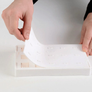 1 Pz Set 2 Stampi Kube 01 con 50 Stecchi in Legno e Vassoio Nero per Gelato Design Quadrato 20x20x20 mm [90ec396e]