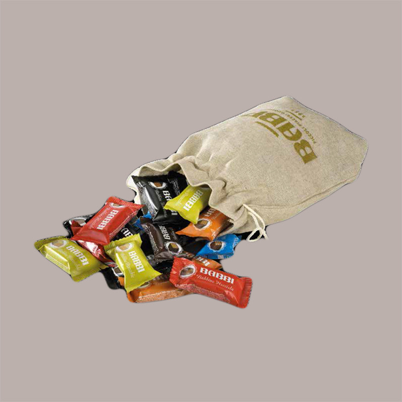 BABBI Waferini Ricoperti Bianco Latte e Fondente Assortiti Babbini, 550g, 50 Pezzi, in Sacchetto di Juta [a922e2ad]