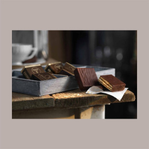 Babbi Viennesi Wafer Classici in Elegante Confezione Regalo, Latta da 80 Pezzi, Cioccolato Fondente e Crema alla Vani [87c1ed4a]