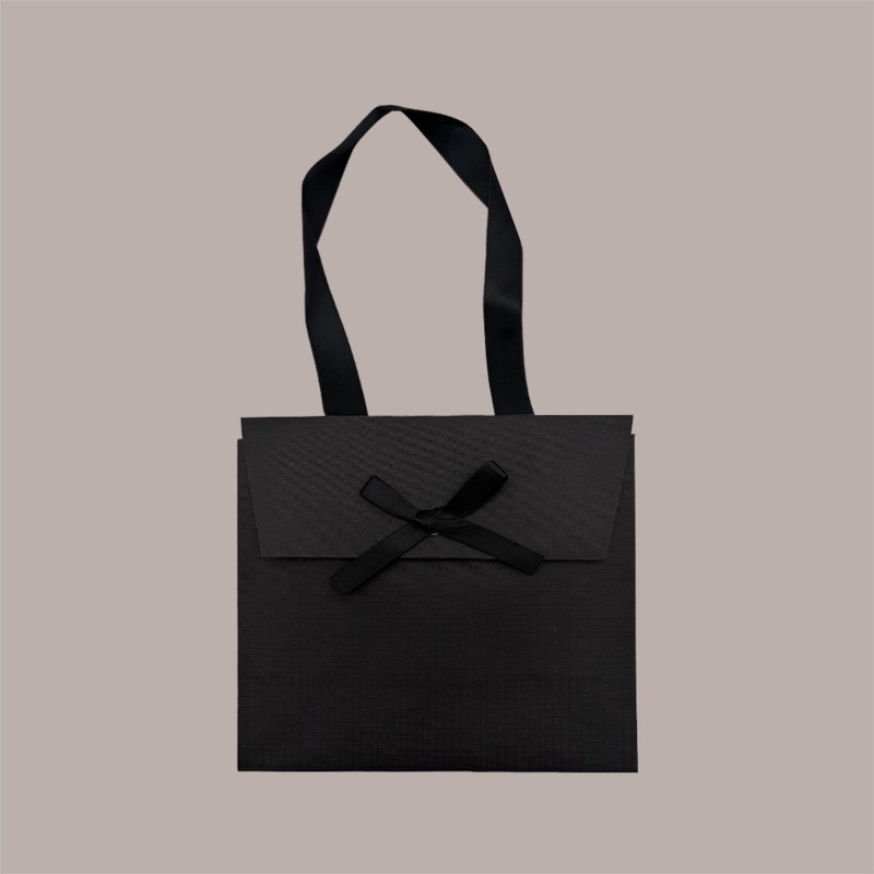 Borsa Carta Chiusura Velcro Nera con nastro in raso 16+8x14 cm 10 Pezzi [1787a85f]